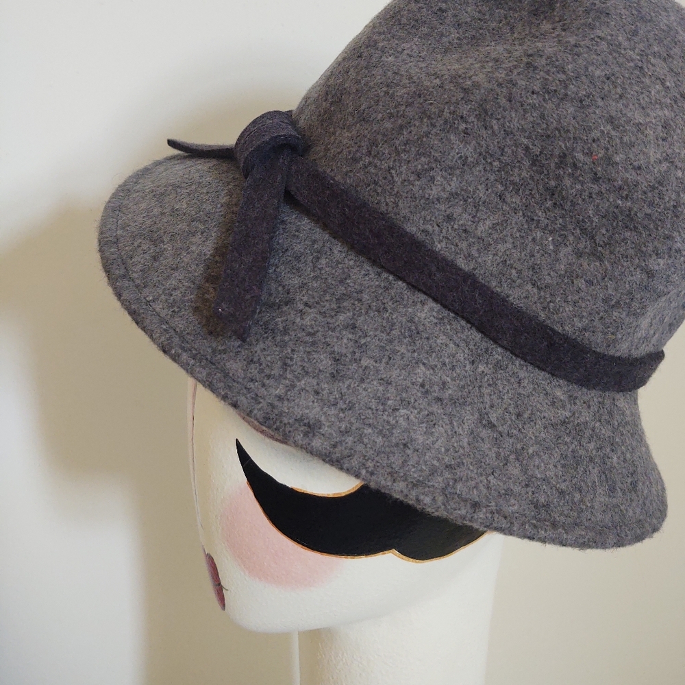 Made in ITALY🇮🇹 100% WooL Cloche-HaT by Helen Welsh Currency~ Grey🩶